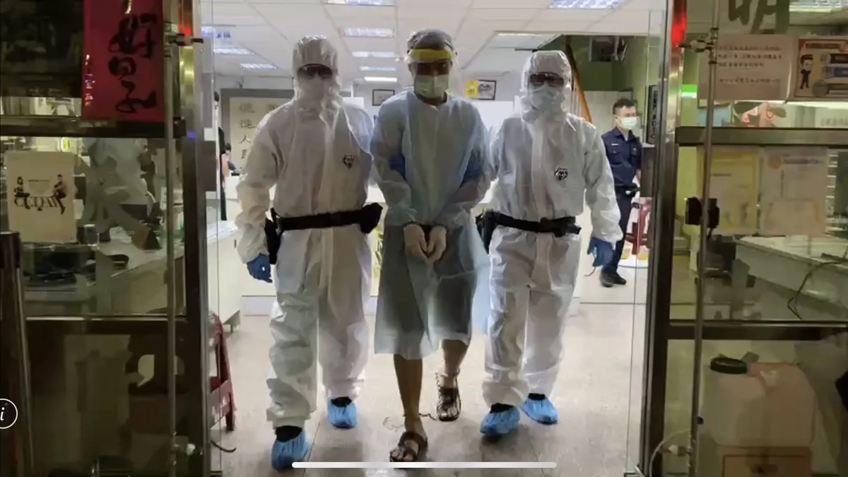 新北市林口分局有效率的在5小時內於土城區緝獲林嫌(中)。(圖/新北市林口分局提供)