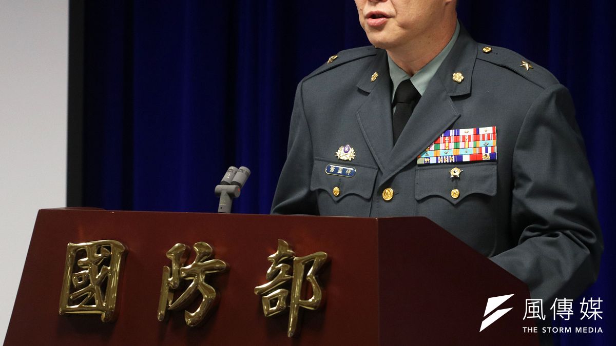 國防部27日上午舉行記者會,作戰計畫次長室聯合作戰處長葉國輝少將說明「漢光35號演習」演練期程。(蘇仲泓攝) 國防部27日上午舉行記者會,作戰計畫次長室聯合作戰處長葉國輝少將說明「漢光35號演習」演練期程。(蘇仲泓攝)