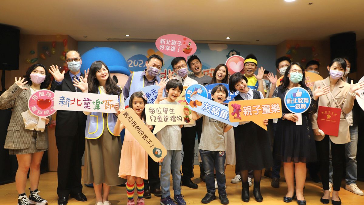 新北市教育局長張明文與貴賓共同宣布,大型兒童主題樂園暨野餐會將於4月1日至5日在大都會公園舉行。(圖/新北市教育局提供) 新北市教育局長張明文與貴賓共同宣布,大型兒童主題樂園暨野餐會將於4月1日至5日在大都會公園舉行。(圖/新北市教育局提供)