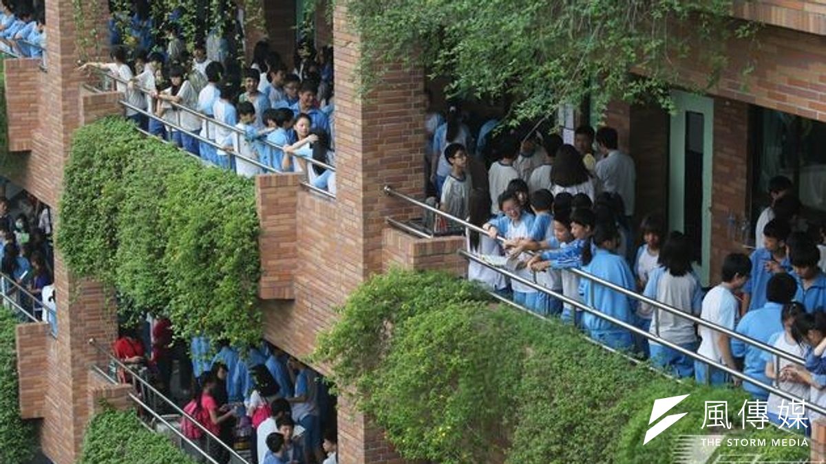 今年會考有27萬考生─他們是12年國教的白老鼠,同時也是掀開高教「105年大限」的一代。圖為今年會考一景。(資料照片,余志偉攝) 今年會考有27萬考生─他們是12年國教的白老鼠,同時也是掀開高教「105年大限」的一代。圖為今年會考一景。(資料照片,余志偉攝)