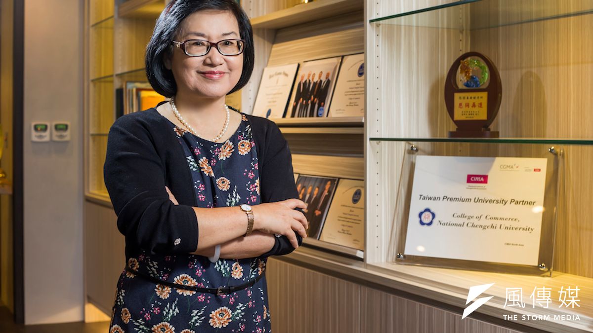 政大教授吳安妮管理會計學功力屢獲大獎肯定,她的AVM管理制度,已有30多家知名企業買單。(圖/李梅瑛攝) 政大教授吳安妮管理會計學功力屢獲大獎肯定,她的AVM管理制度,已有30多家知名企業買單。(圖/李梅瑛攝)