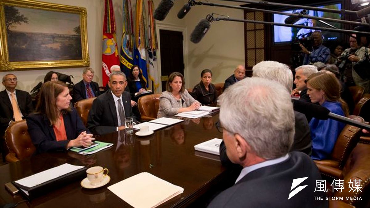 美國總統歐巴馬(左二)16日召開國安會議。(美聯社) 美國總統歐巴馬(左二)16日召開國安會議。(美聯社)