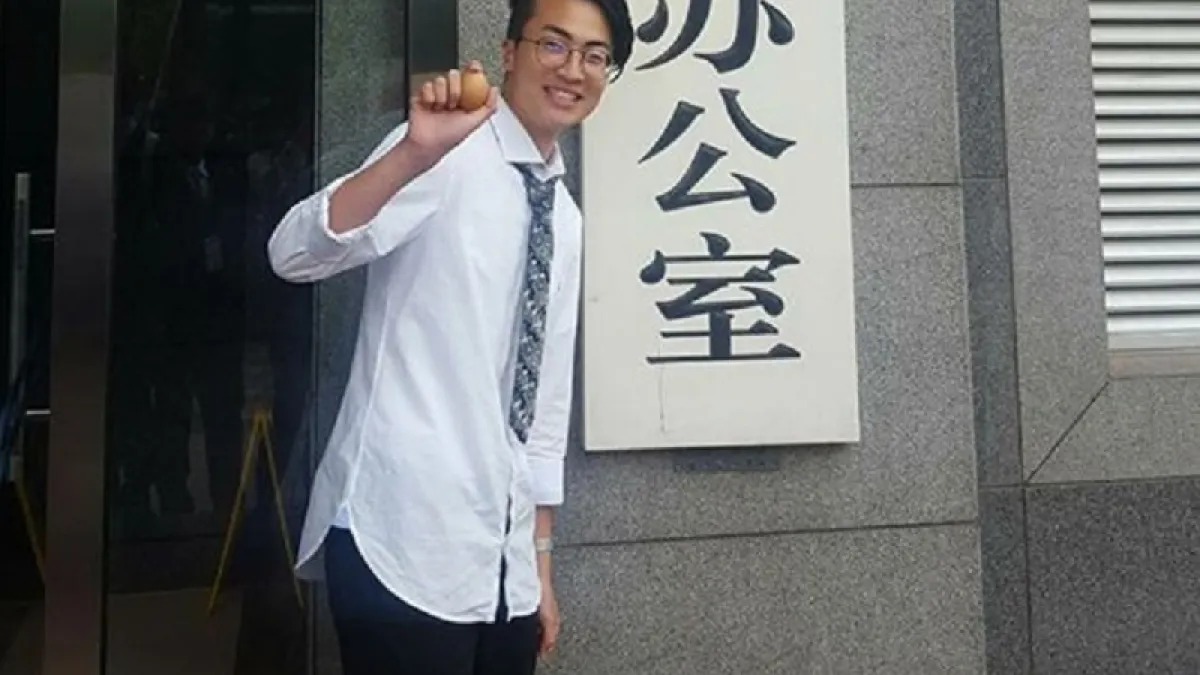 反課綱學生朱震日前赴中訪問。(取自朱震臉書)
