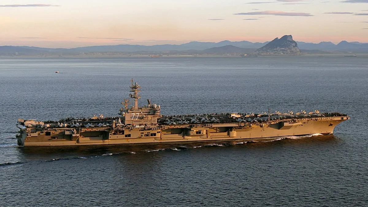 美軍現役尼米茲級十號航空母艦「老布希號」。(翻攝自美國海軍)