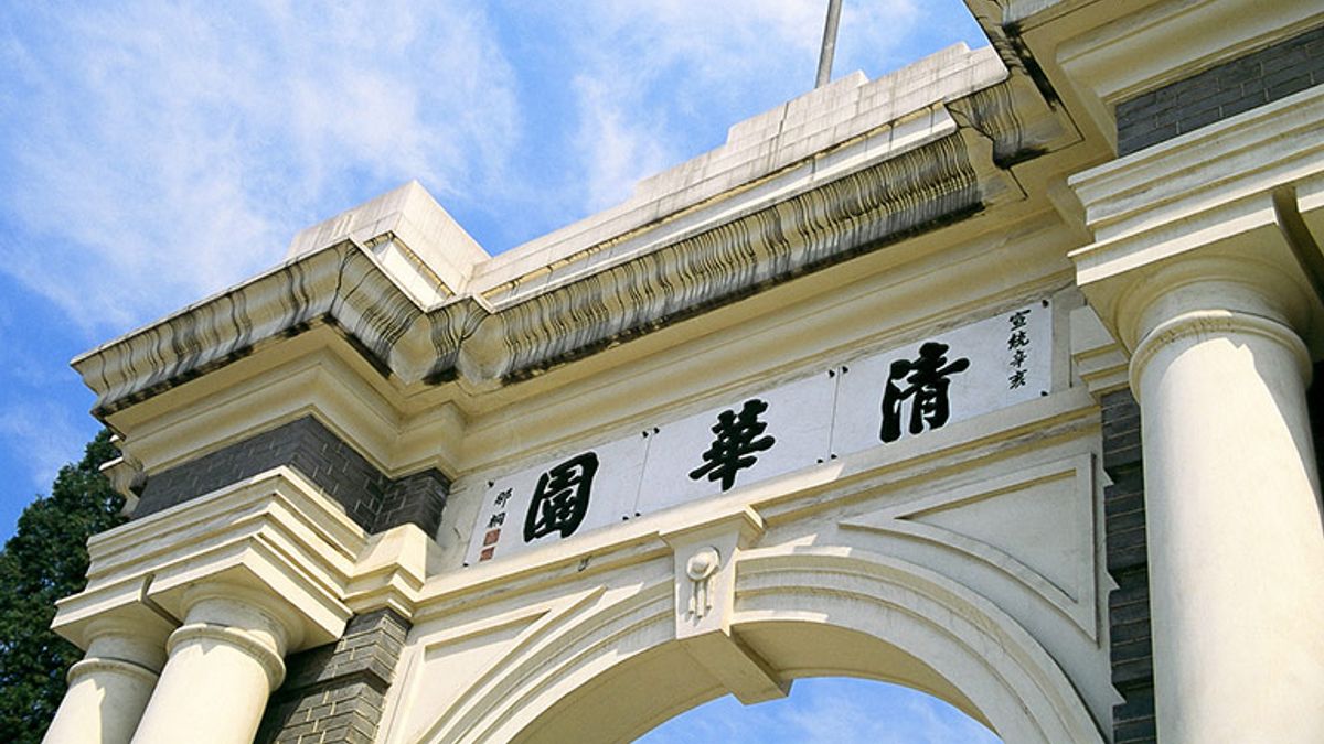 「清華作為北方國立大學重鎮,因翁文灝代校長的辭職而處於群龍無首的狀態,虛懸已久的校長問題必須儘快解決,否則後果不堪設想。於是,由教育界和社會有識之士向教育部提議、督促、薦舉,復由部長提名、國民政府行政院會議通過,於十月十四日頒布一七一六號訓令,正式免除吳南軒虛位已久的國立清華大學校長之職,由梅貽琦接任」。(取自北京清華大學官網) 「清華作為北方國立大學重鎮,因翁文灝代校長的辭職而處於群龍無首的狀態,虛懸已久的校長問題必須儘快解決,否則後果不堪設想。於是,由教育界和社會有識之士向教育部提議、督促、薦舉,復由部長提名、國民政府行政院會議通過,於十月十四日頒布一七一六號訓令,正式免除吳南軒虛位已久的國立清華大學校長之職,由梅貽琦接任」。(取自北京清華大學官網)