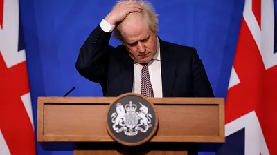 2022年6月,「派對門」醜聞纏身的英國首相強森,面臨職位保衛戰(AP)