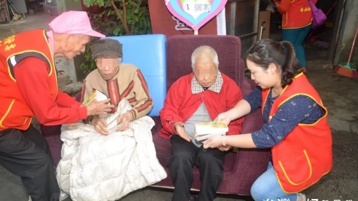 協助三失老人清掃家園 華山基金會號召義工獻關懷