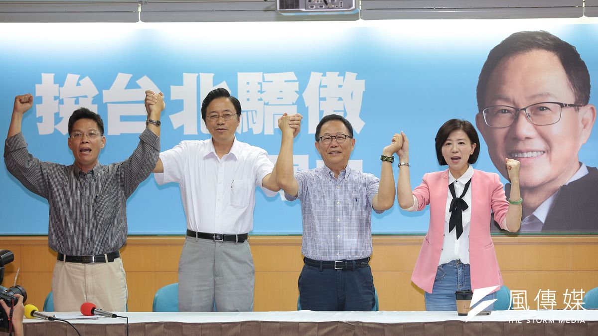 國民黨台北市長參選人丁守中13日召開「競選團隊人事發布記者會」,公布前行政院長張善政為主任委員、立委王育敏為競選總幹事。(顏麟宇攝) 國民黨台北市長參選人丁守中13日召開「競選團隊人事發布記者會」,公布前行政院長張善政為主任委員、立委王育敏為競選總幹事。(顏麟宇攝)