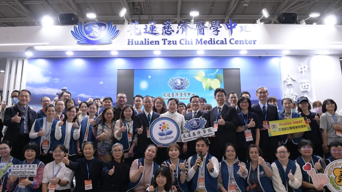 花蓮縣長徐榛蔚出席花蓮慈濟醫院在台灣醫療科技展舉辦的成果發表會。(圖/花蓮縣政府提供)