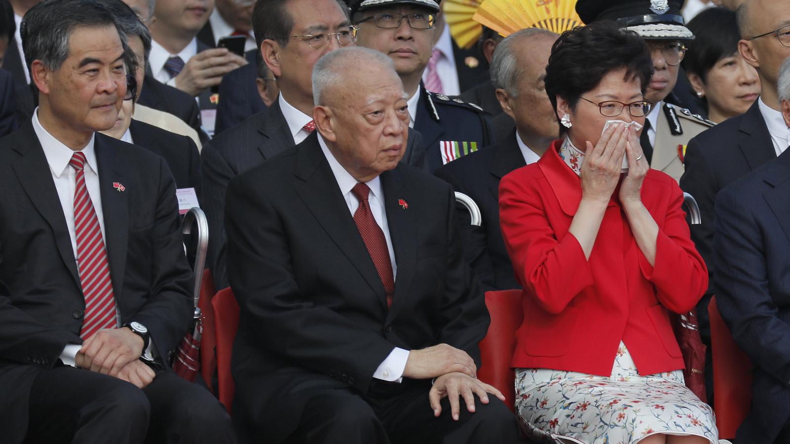 香港首任特首董建華去世、享壽89歲!回顧八年任內香港經歷了什麼?