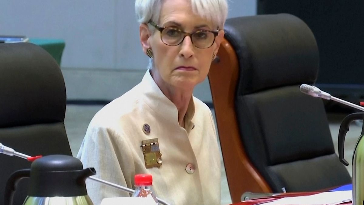 2021年7月26日,美國副國務卿雪蔓(Wendy Sherman)在中國天津與中國外長王毅舉行會談(AP) 2021年7月26日,美國副國務卿雪蔓(Wendy Sherman)在中國天津與中國外長王毅舉行會談(AP)