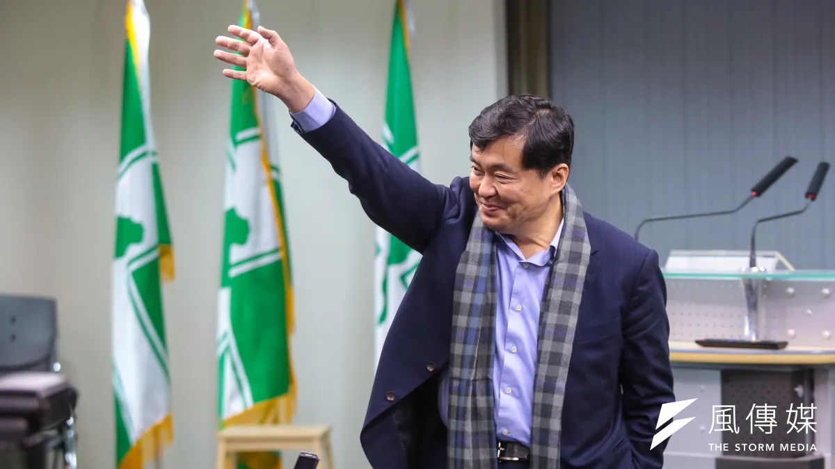 新境界文教基金會的副董事長洪耀福,當起總統蔡英文的白手套,在《鏡電視》審查中用總統特助高姿態,去下指導棋介入新聞台。那一家有如魔鏡的媒體,是國內民主倒退走的鐵證。(資料照,顏麟宇攝)