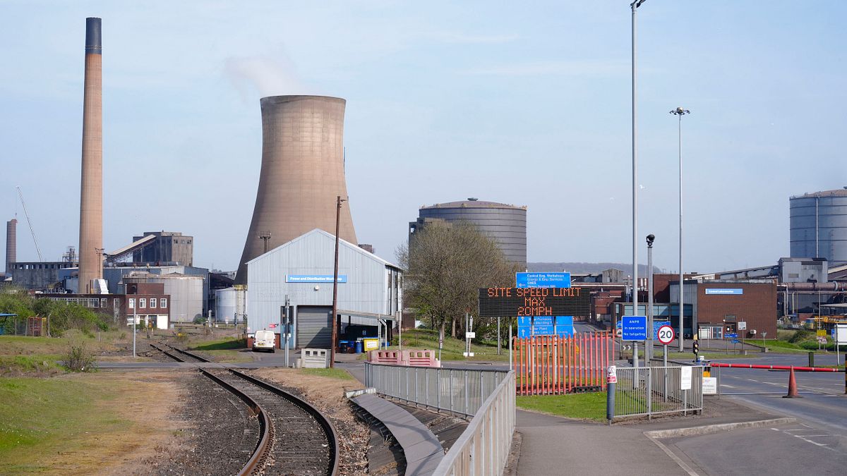 2025年4月12日,北林肯郡斯肯索普的英國鋼鐵廠。(美聯社) 2025年4月12日,北林肯郡斯肯索普的英國鋼鐵廠。(美聯社)