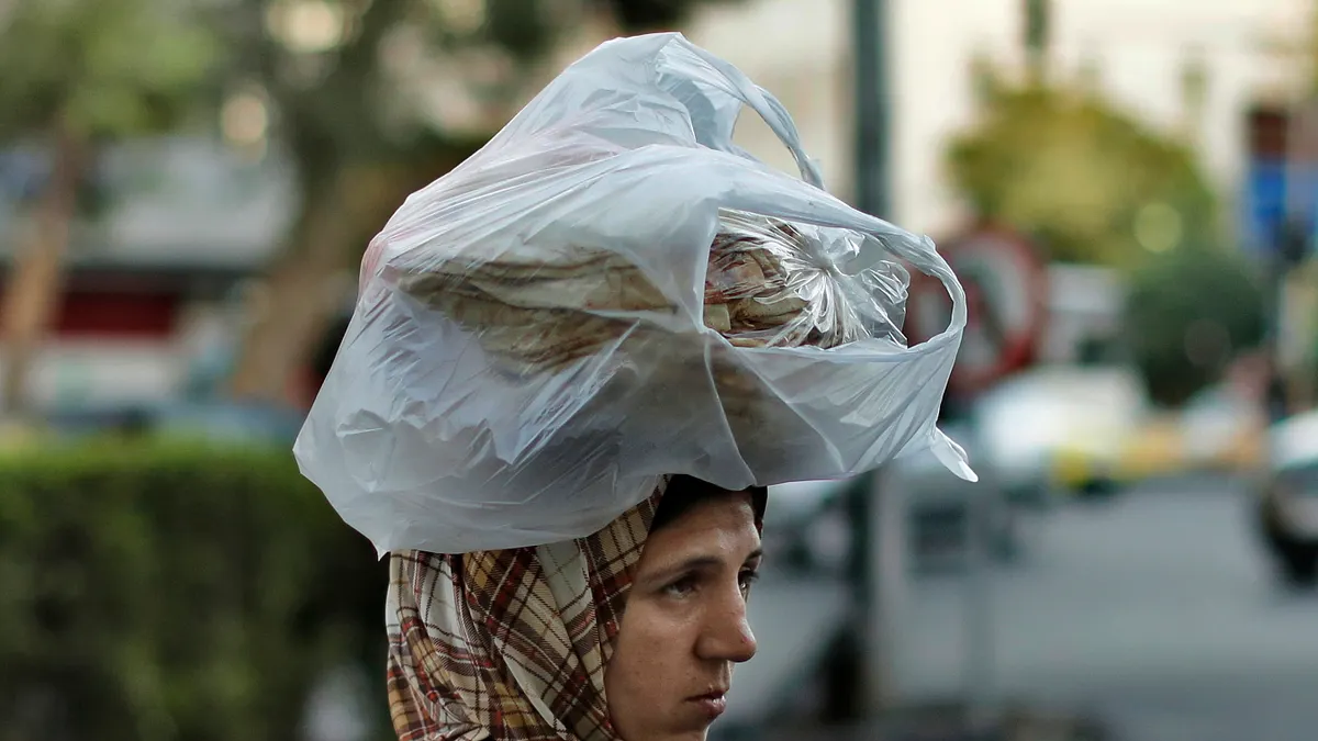 敘利亞內戰邁入第十年,貨幣經濟瀕臨崩盤(AP)