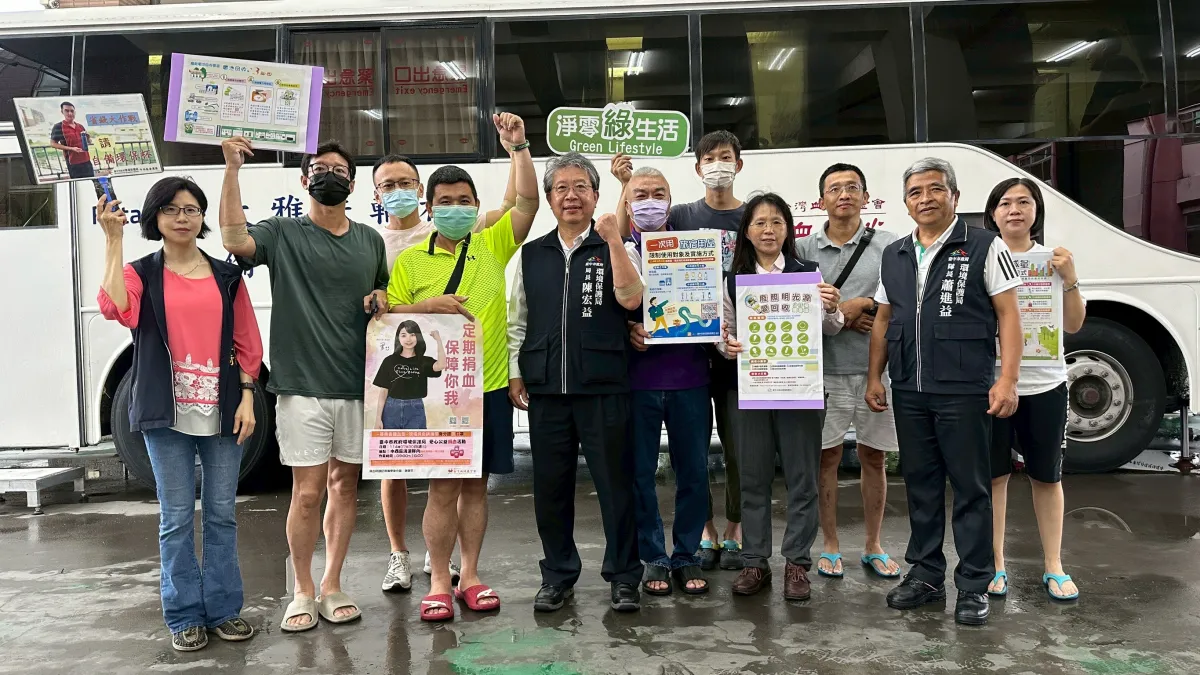 中市清潔隊員捐血做公益及呼籲市民落實資源回收。(圖/台中市政府)