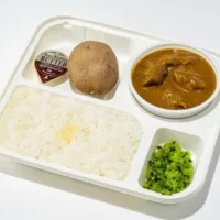 グランスタ東京が2026年の東京駅限定弁当売上ランキングを発表し、オーベルジーヌのカレー弁当が3年連続で1位に輝いた。(写真/JR東日本クロスステーション デベロップメントカンパニーPR事務局提供) グランスタ東京が2026年の東京駅限定弁当売上ランキングを発表し、オーベルジーヌのカレー弁当が3年連続で1位に輝いた。(写真/JR東日本クロスステーション デベロップメントカンパニーPR事務局提供)