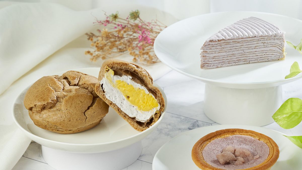 全家芋頭季以minimore甜點三本柱:泡芙、塔、千層蛋糕分別推出「芋泥奶皇雙餡泡芙」、「芋泥QQ塔」、「芋泥千層蛋糕」。圖片來源:全家便利商店 全家芋頭季以minimore甜點三本柱:泡芙、塔、千層蛋糕分別推出「芋泥奶皇雙餡泡芙」、「芋泥QQ塔」、「芋泥千層蛋糕」。圖片來源:全家便利商店