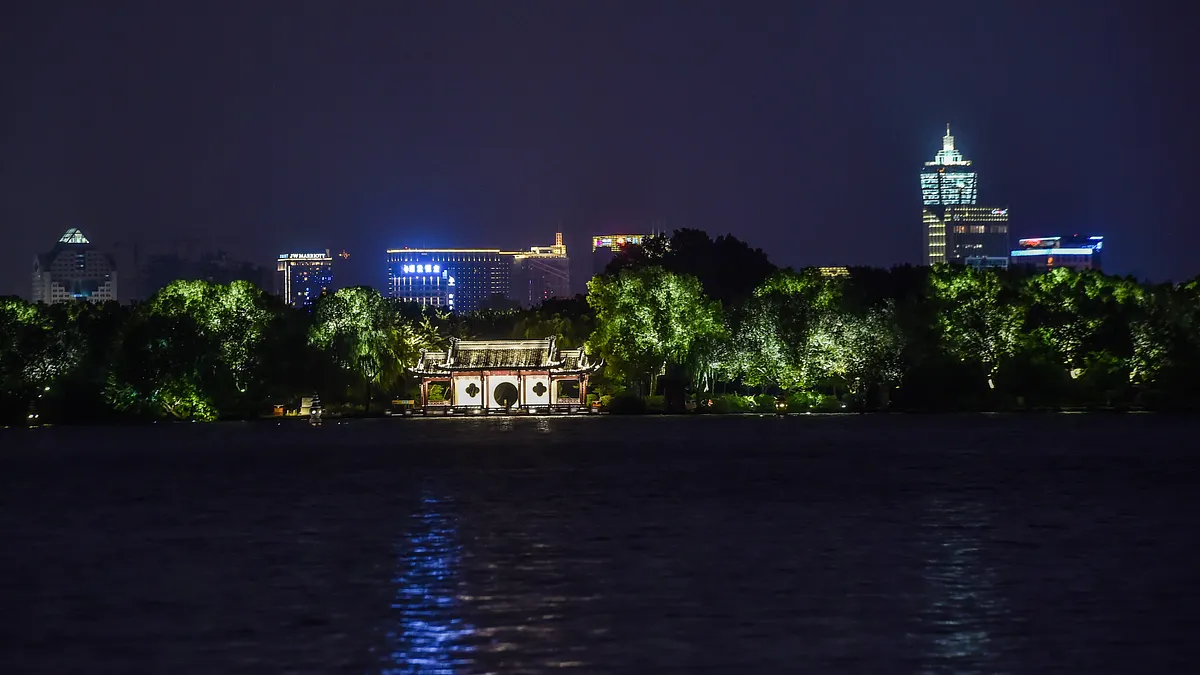 9月1日0時至6日24時杭州西湖封閉管理區域停止對外開放(新華社)