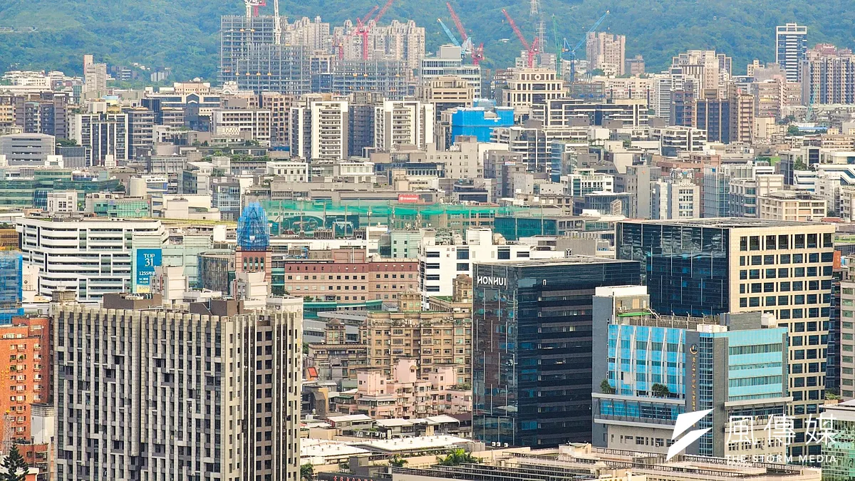 房產專家何世昌引述地政局2025 年 9 月數據警告,老公寓房價近一年重挫逾 7%,跌幅相當慘烈。(資料照/洪煜勛攝)