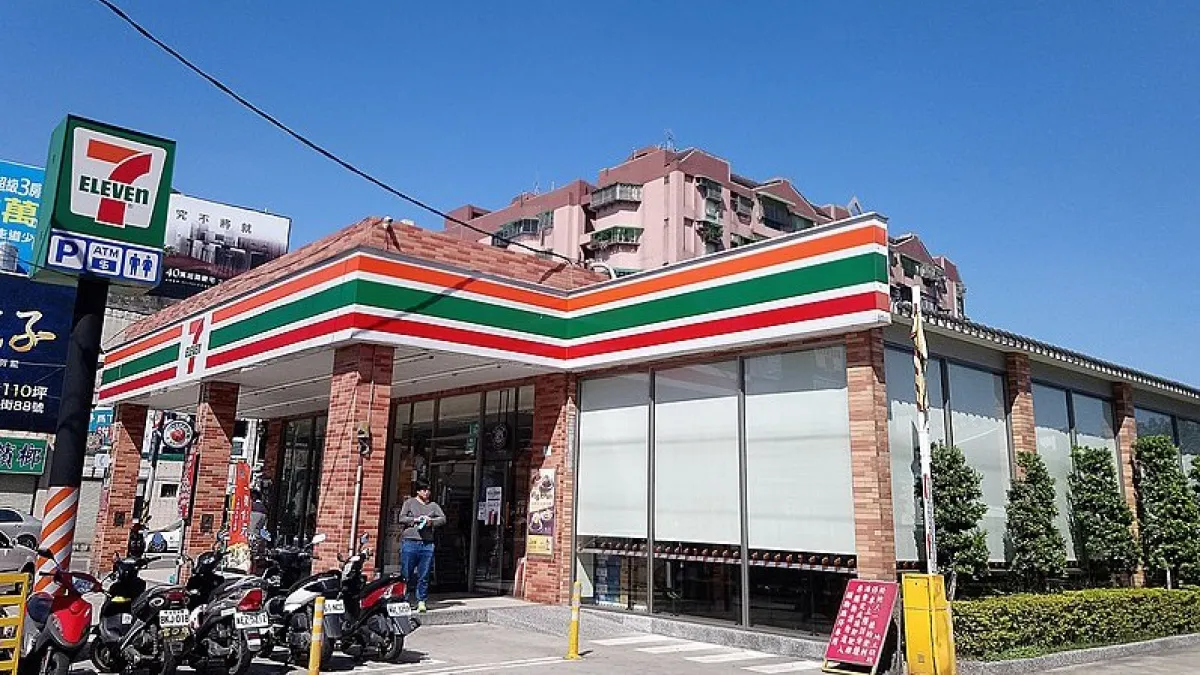超商店員因勸導顧客戴口罩遭刺死的悲劇,政府忘了嗎?(資料照 / 取自維基百科)