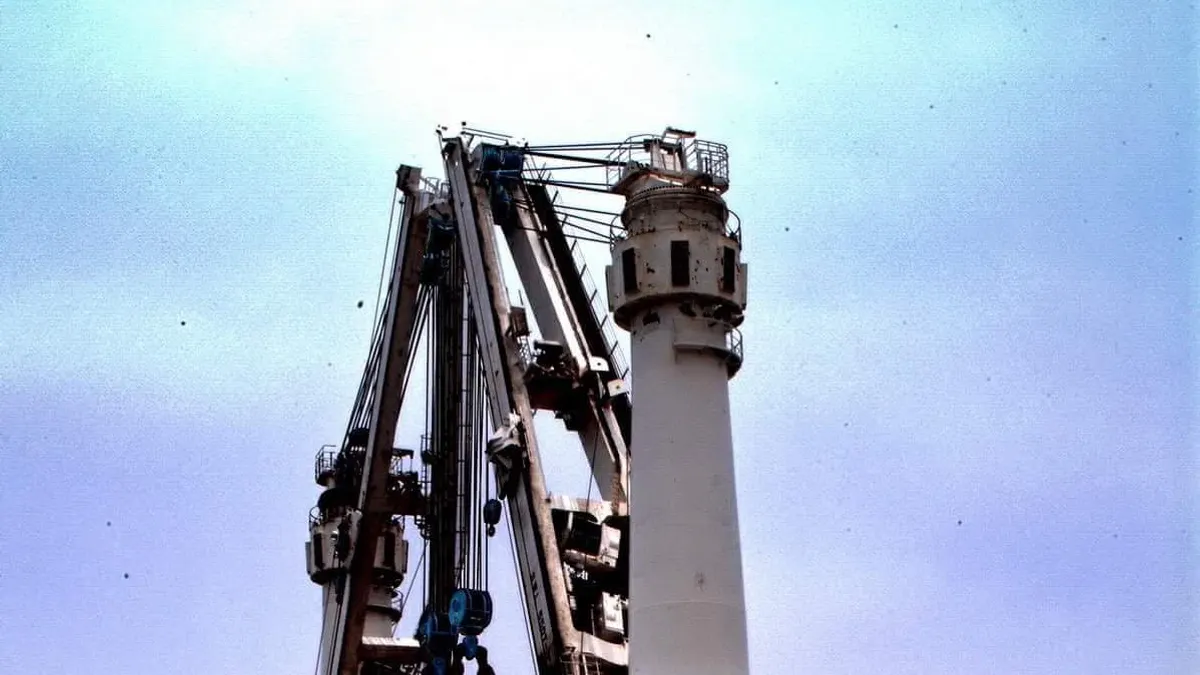 圖為核四廠一號機,原子爐運抵電廠碼頭的狀況!(作者提供) 圖為核四廠一號機,原子爐運抵電廠碼頭的狀況!(作者提供)