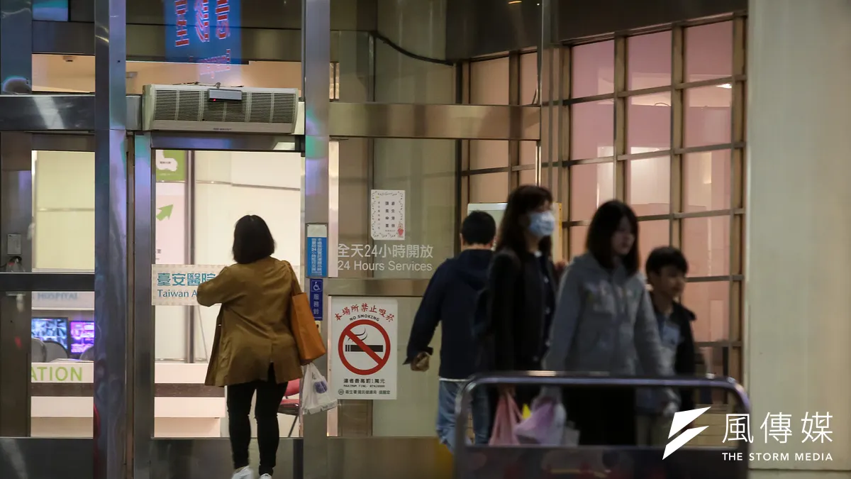 成年女性由於原本吸菸率就低,且吸菸族群對菸品的黏著度相對比男性更高,以致於戒菸不易,吸菸率與過去相較也變化有限。示意圖。(顏麟宇攝)【吸菸有害健康】 成年女性由於原本吸菸率就低,且吸菸族群對菸品的黏著度相對比男性更高,以致於戒菸不易,吸菸率與過去相較也變化有限。示意圖。(顏麟宇攝)【吸菸有害健康】