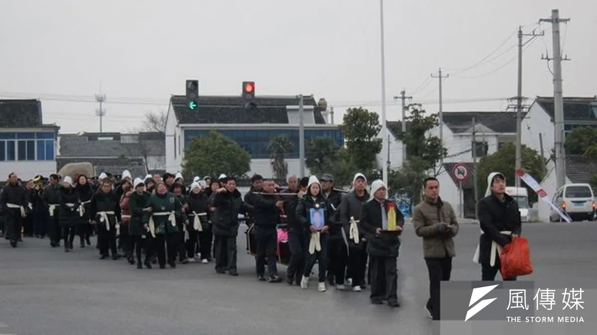 一場出殯成了周家的謝幕舞台。(取自網路) 一場出殯成了周家的謝幕舞台。(取自網路)