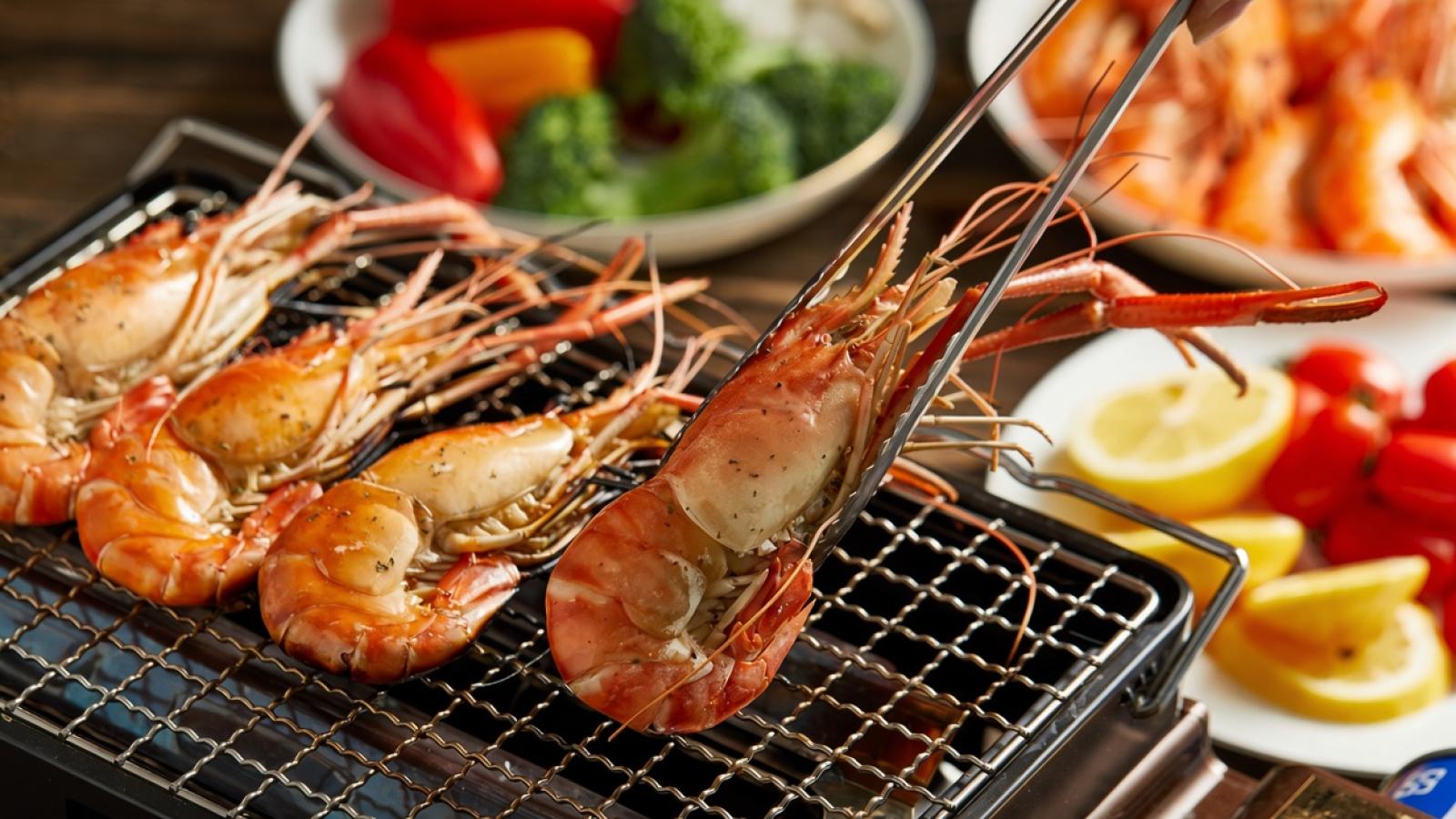 毒油風暴衝擊食安信心!中秋烤肉食材掀「產地+SGS檢驗」段泰國蝦逆勢買氣增