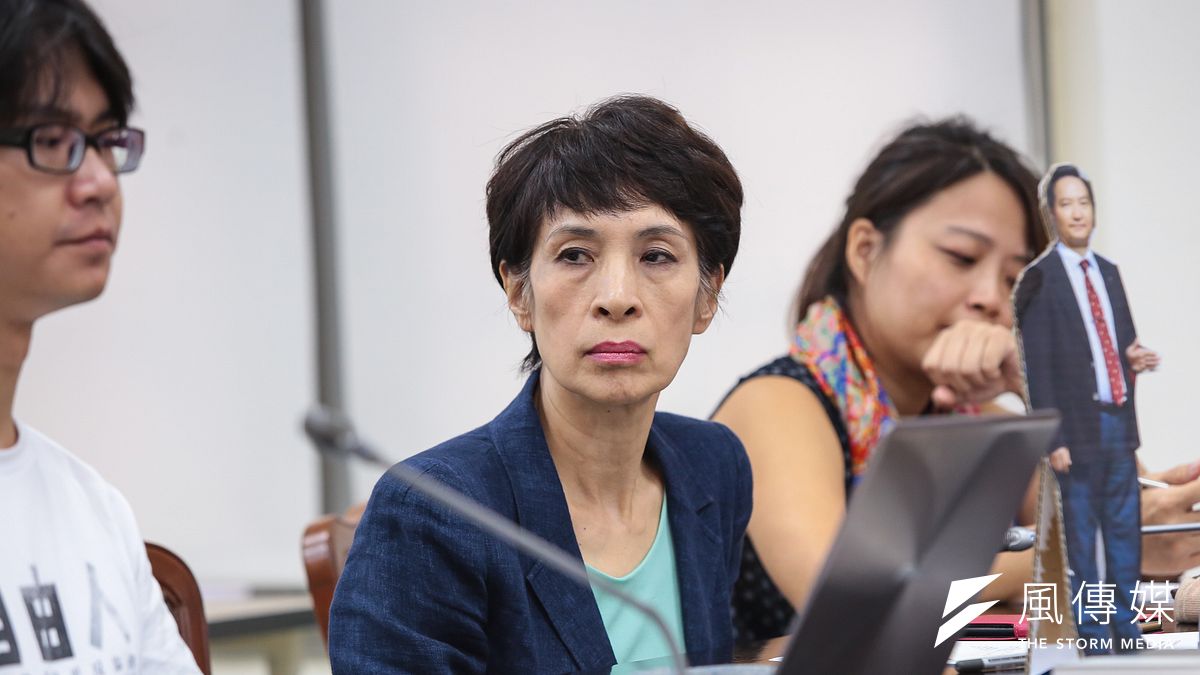 針對華視總經理被去職一事,華視董事、前公視總經理馮賢賢今(12)天在臉書發文揭內幕,指出「總經理提名與通過的關鍵在於董事長,若董事長不公正不專業,結果就很慘啦」,衝著公廣集團董事長、華視董事長陳郁秀而來。(資料照,顏麟宇攝) 針對華視總經理被去職一事,華視董事、前公視總經理馮賢賢今(12)天在臉書發文揭內幕,指出「總經理提名與通過的關鍵在於董事長,若董事長不公正不專業,結果就很慘啦」,衝著公廣集團董事長、華視董事長陳郁秀而來。(資料照,顏麟宇攝)