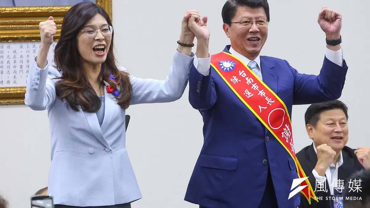 國民黨徵召謝龍介(右)參選台南市長。(顏麟宇攝)