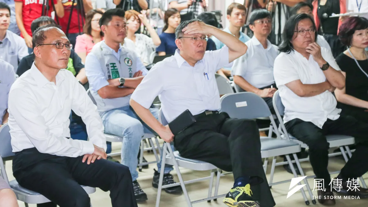 行政院長林全、台北市政府市長柯文哲等部會首長參訪臺北市興隆公共住宅。(陳明仁攝)