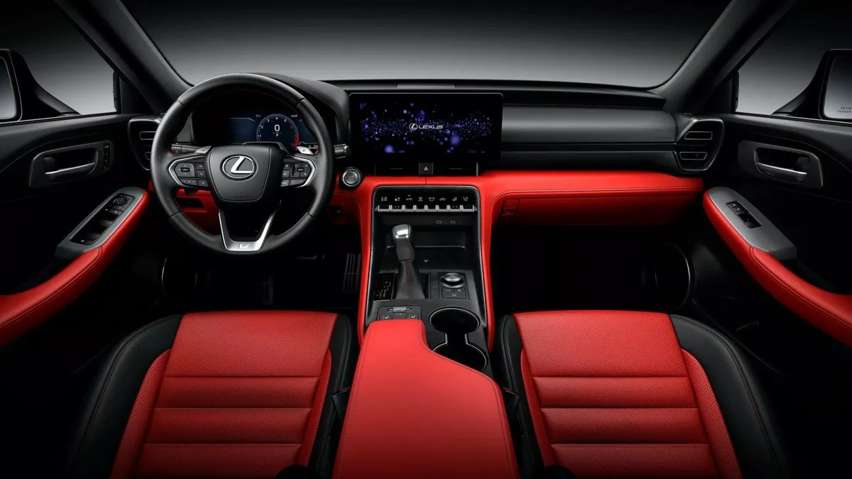 Lexus IS 小改款登場!全新內裝+科技升級,經典豪華運動房車再續命 Lexus IS 小改款登場!全新內裝+科技升級,經典豪華運動房車再續命