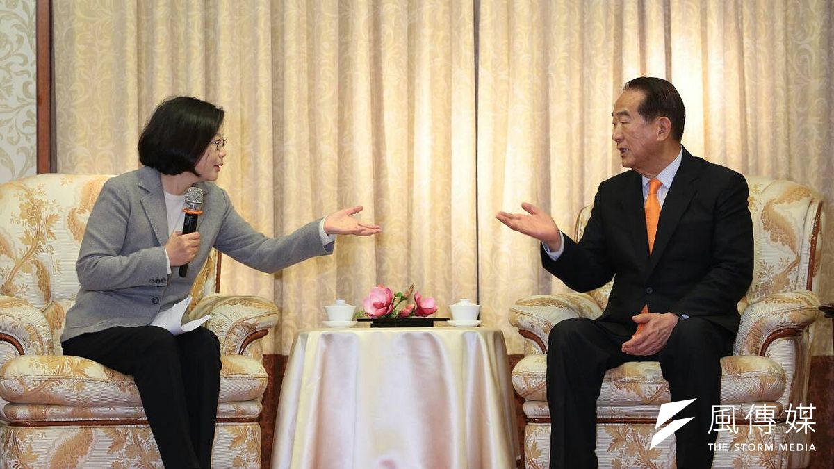 親民黨主席宋楚瑜特別以馬政府為例提醒總統當選人蔡英文,未來做決策時切勿「窄化」,「現任政府遇到的問題就是窄化所造成」。(顏麟宇攝) 親民黨主席宋楚瑜特別以馬政府為例提醒總統當選人蔡英文,未來做決策時切勿「窄化」,「現任政府遇到的問題就是窄化所造成」。(顏麟宇攝)