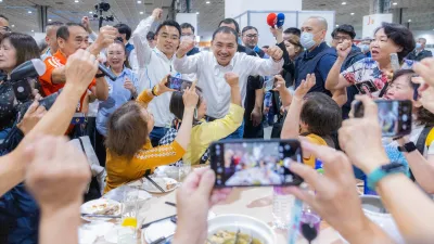 國民黨總統參選人侯友宜今(30)日出席「台灣觀光產業現在與未來」聯誼餐會,承諾未來國民黨重返執政,將以具體作為讓觀光產業復甦,再次起飛。(取自侯友宜臉書)