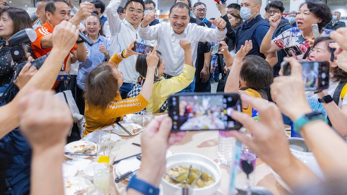 國民黨總統參選人侯友宜今(30)日出席「台灣觀光產業現在與未來」聯誼餐會,承諾未來國民黨重返執政,將以具體作為讓觀光產業復甦,再次起飛。(取自侯友宜臉書) 國民黨總統參選人侯友宜今(30)日出席「台灣觀光產業現在與未來」聯誼餐會,承諾未來國民黨重返執政,將以具體作為讓觀光產業復甦,再次起飛。(取自侯友宜臉書)