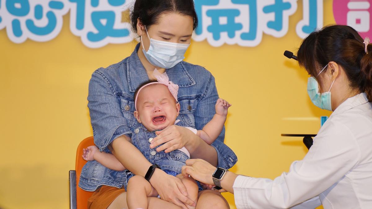 史上最小!3個月大女嬰染日本腦炎進ICU 疾管署籲用這招預防最有效