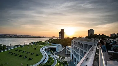 滬尾藝文休閒園區周年慶活動開跑,入住可享有餐廳晚餐及望高樓飲料劵等好康。(圖/滬尾藝文休閒園區提供)