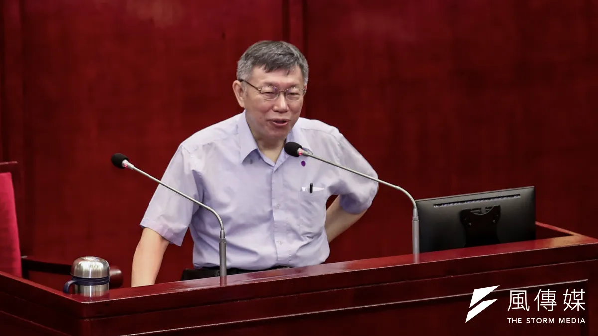 因應疫情,台北市長柯文哲14日赴台北市議會進行專案報告並備詢。(簡必承攝)