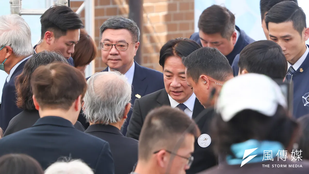 總統賴清德(中)、行政院長卓榮泰(左二)出席「二二八事件78周年中樞紀念儀式」。(顏麟宇攝)