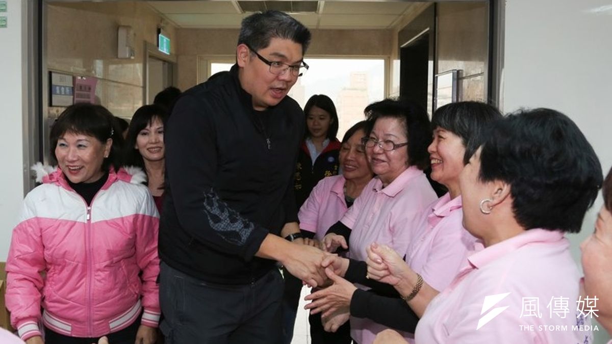 從馬英九、郝龍斌到連勝文都在參選時,提出西區翻轉的政見,過去兩任市長都沒能完成,要連勝文給個答案。(余志偉攝) 從馬英九、郝龍斌到連勝文都在參選時,提出西區翻轉的政見,過去兩任市長都沒能完成,要連勝文給個答案。(余志偉攝)