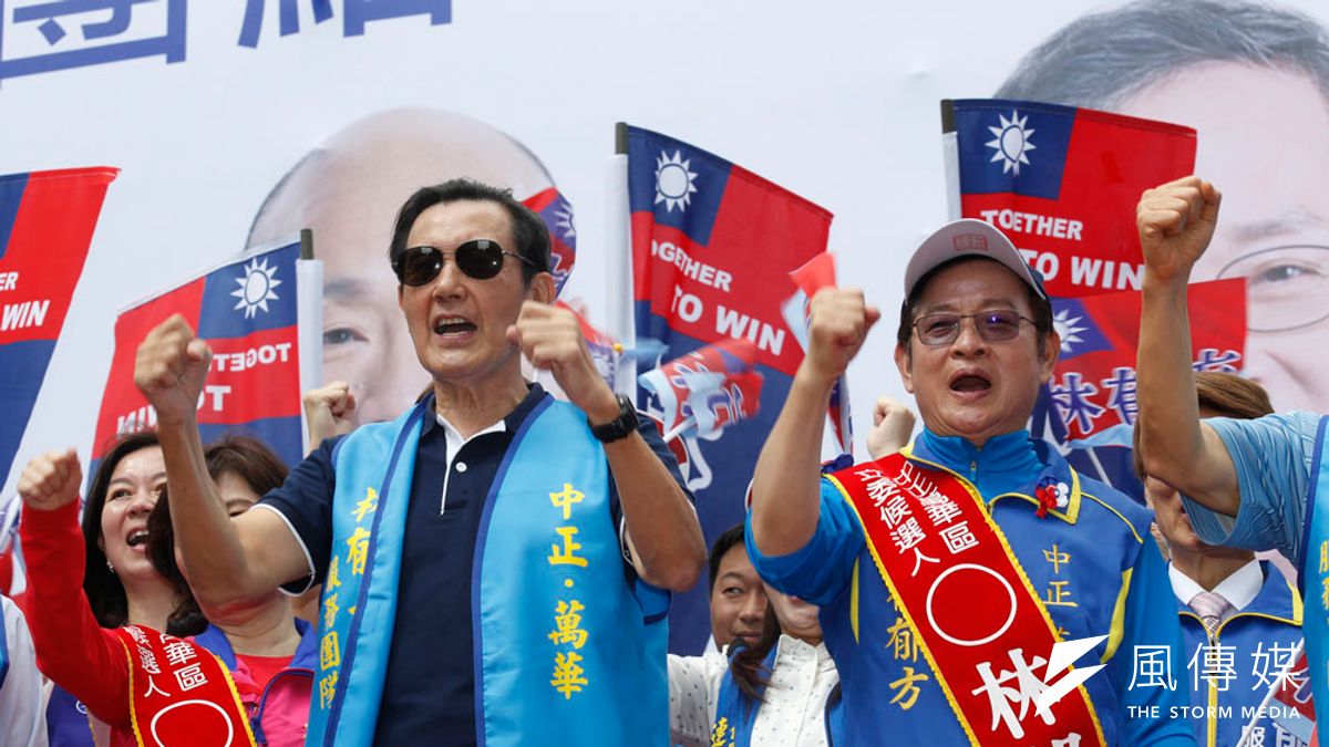 林郁方(右)所在的中正、萬華區,屬於10個優先求勝的膠著選區之一。(郭晉瑋攝) 林郁方(右)所在的中正、萬華區,屬於10個優先求勝的膠著選區之一。(郭晉瑋攝)