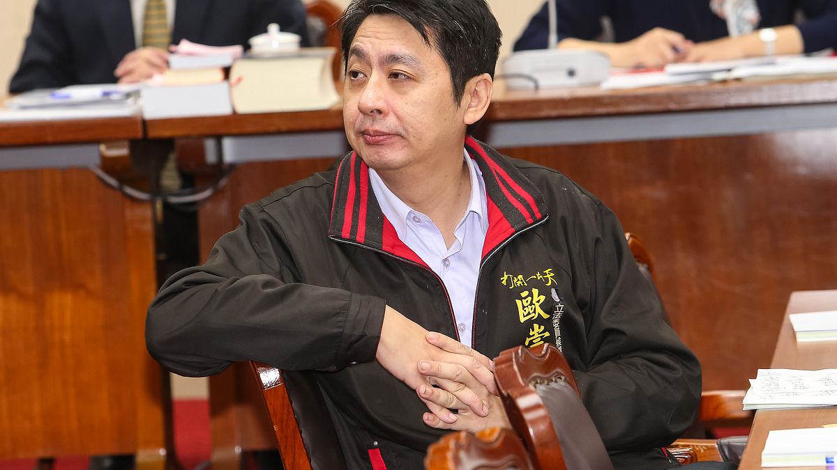 南華大學教授歐崇敬表示會繼續參選嘉義縣長,預告4日早上會到國民黨中央辦理退出國民黨籍。(資料照,顏麟宇攝) 南華大學教授歐崇敬表示會繼續參選嘉義縣長,預告4日早上會到國民黨中央辦理退出國民黨籍。(資料照,顏麟宇攝)