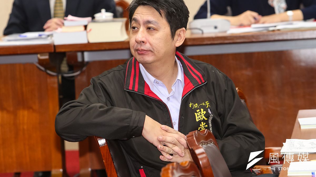 南華大學教授歐崇敬表示會繼續參選嘉義縣長,預告4日早上會到國民黨中央辦理退出國民黨籍。(資料照,顏麟宇攝) 南華大學教授歐崇敬表示會繼續參選嘉義縣長,預告4日早上會到國民黨中央辦理退出國民黨籍。(資料照,顏麟宇攝)