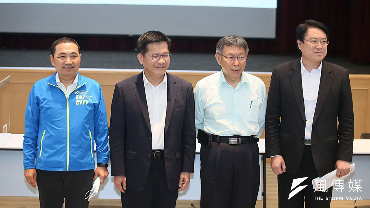 侯友宜、林佳龍、柯文哲、林右昌(由左到右)開協調會,討論基隆軌道建設。(柯承惠攝)