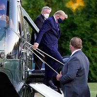 美國總統川普(見圖)火速出院返回白宮引發關注。中研院生醫所兼任研究員何美鄉解開川普可以快速出院的謎題。(資料照,美聯社) 美國總統川普(見圖)火速出院返回白宮引發關注。中研院生醫所兼任研究員何美鄉解開川普可以快速出院的謎題。(資料照,美聯社)