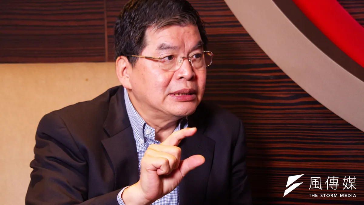 國泰金控總經理李長庚樂在工作,每天忙不完,沒時間去想工作壓力。(蔡親傑攝)