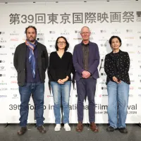 第39回東京国際映画祭の審査委員記者会見が27日に行われ、ロルフ・デ・ヒーア審査委員長ら5名が審査方針や映画への向き合い方を明かした。(写真/©2026 TIFF提供) 第39回東京国際映画祭の審査委員記者会見が27日に行われ、ロルフ・デ・ヒーア審査委員長ら5名が審査方針や映画への向き合い方を明かした。(写真/©2026 TIFF提供)