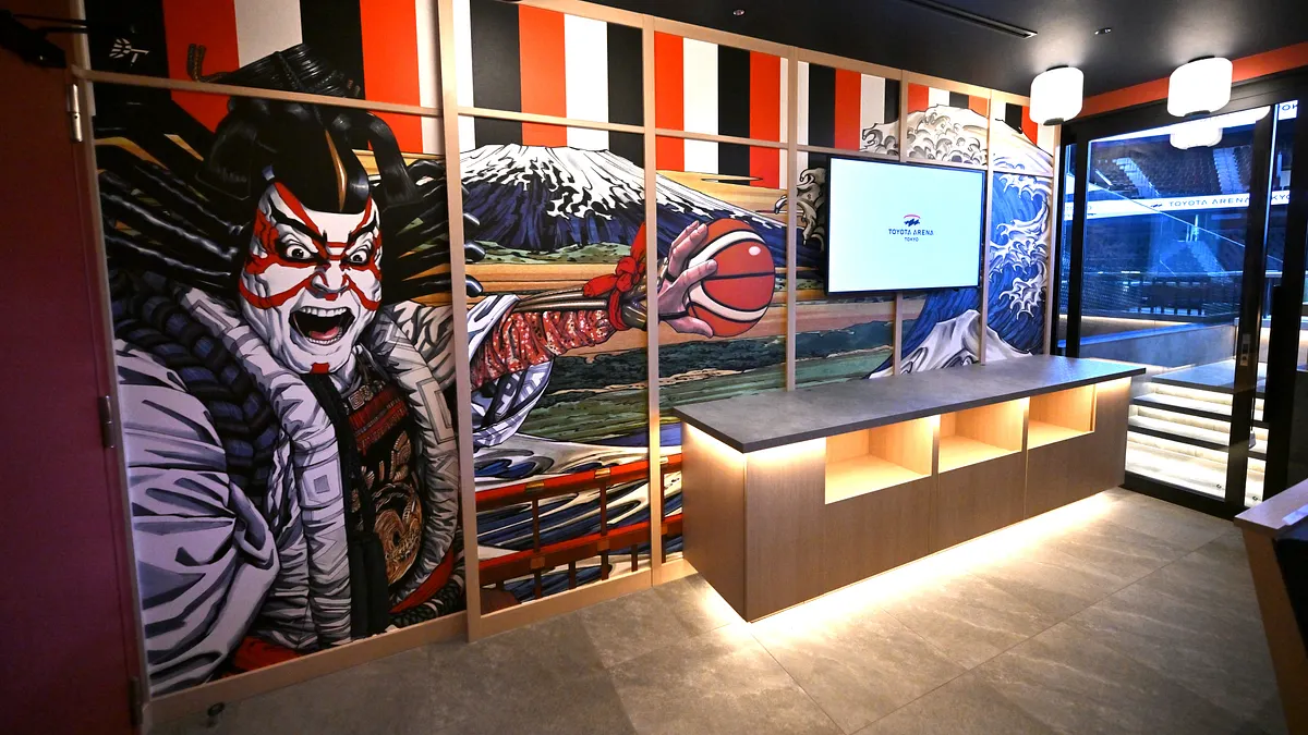 トヨタアリーナ東京は、選手とスタッフが共にある「同じ屋根の下」の環境と、モビリティ技術を活かした地域防災への取り組みにより、ファンと地域を繋ぐ新たな共生モデルを構築している。(写真/ⒸTOYOTA ARENA TOKYO提供)