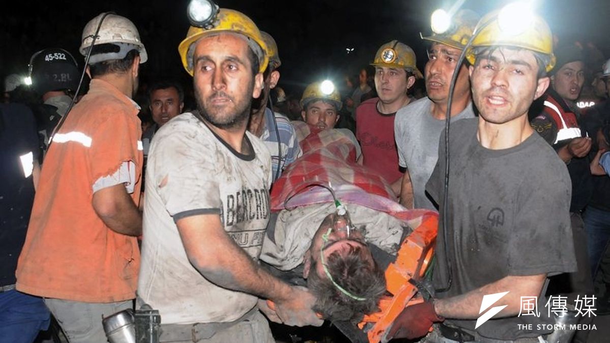 土耳其西部索瑪鎮13日發生煤礦大火,造成慘重死傷。(美聯社) 土耳其西部索瑪鎮13日發生煤礦大火,造成慘重死傷。(美聯社)