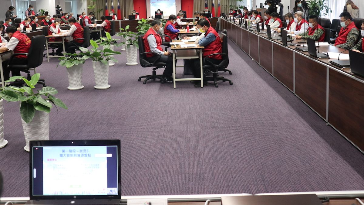 台中市政府召集各相關單位舉行「因應新冠肺炎擴大管制超前部署兵棋推演」,讓台中在疫情防堵與處理更有準備。(圖/記者王秀禾攝) 台中市政府召集各相關單位舉行「因應新冠肺炎擴大管制超前部署兵棋推演」,讓台中在疫情防堵與處理更有準備。(圖/記者王秀禾攝)